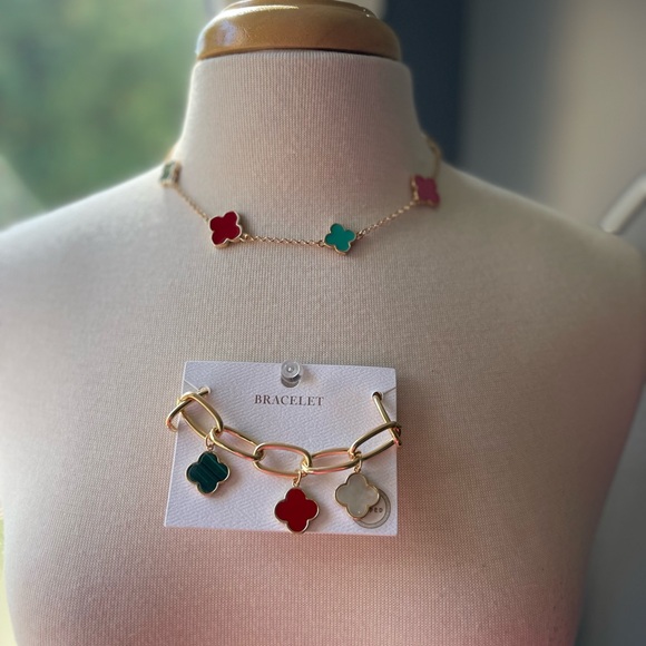 Beautiful Multi-Color Clover Set - Picture 2 of 6